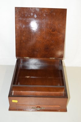 Lot 30 - An early 20th Century mahogany writing slope