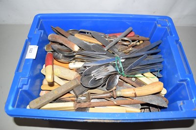 Lot 522 - Assored flat ware and kitchen utensils