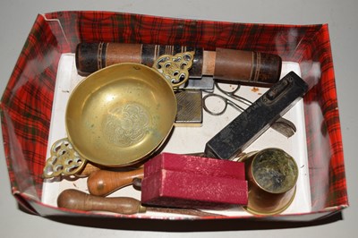 Lot 528 - Mixed lot of assorted bygones