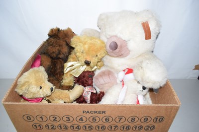 Lot 531 - Teddy bears to include Deans