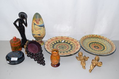 Lot 537 - Assorted ceramics and decorative items