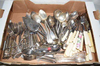 Lot 538 - Box of assorted flat ware