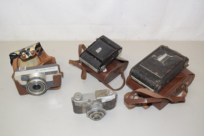 Lot 543 - Quantity of vintage cameras