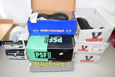 Lot 546 - Quantity of safety and other shoes