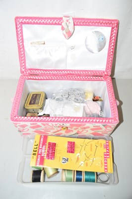 Lot 550 - Needlework box and contents