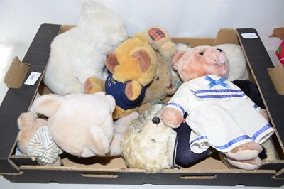 Lot 600 - Box of assorted soft toys