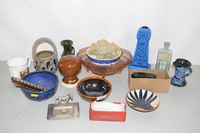 Lot 630 - Mixed Lot: Assorted ceramics and decorative items