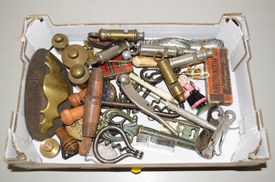 Lot 100 - Small box containing a quantity of various...