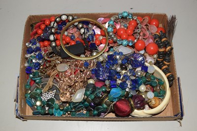 Lot 124 - Further job lot of cosmetic jewellery,...