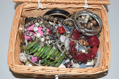 Lot 132 - Small wicker box containing a quantity of...
