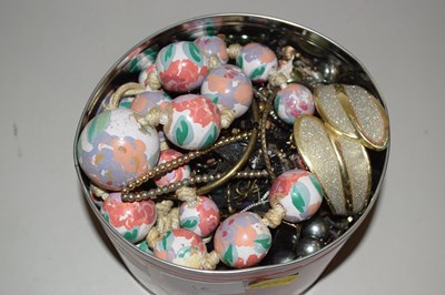 Lot 135 - Small tin of costume jewellery