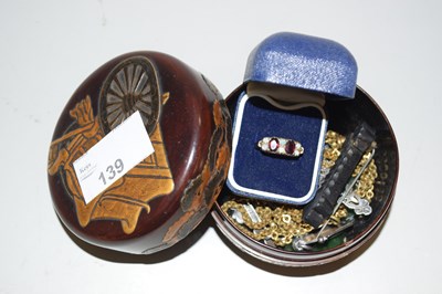 Lot 139 - Small Oriental circular box with a quantity of...