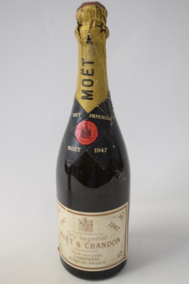 Lot 62 - Bottle of Champagne Moet & Chandon 1947 75cl