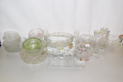 Lot 199 - Collection of glass ware, serving dishes,...