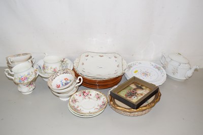 Lot 209 - Quantity of china wares, tea wares, cups,...
