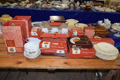 Lot 219 - Quantity of Vaisselle kitchen wares