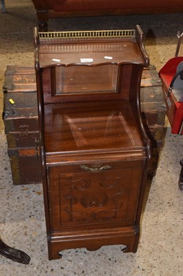 Lot 286 - A late Victorian mahogany coal purdonium
