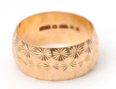 Lot 120 - A 9ct gold ring, 8.6mm wide with all around...