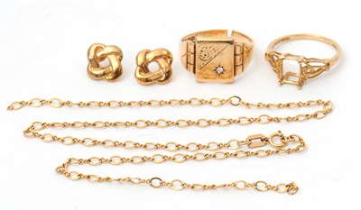 Lot 121 - A mixed lot: to include a 9ct and white stone...