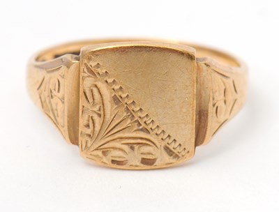 Lot 104 - A 9ct signet ring, with central square plaque,...
