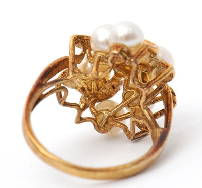 Lot 25 - A 9ct cultured pearl ring, the cultured pearl...
