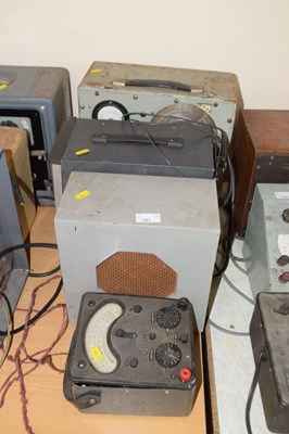 Lot 701 - Mixed Lot: An advance signal generator...