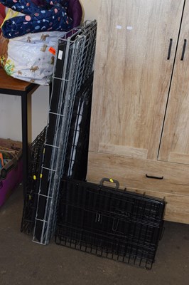 Lot 725 - Group of various pet cages
