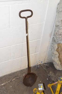 Lot 847 - An iron smelting ladle