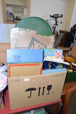 Lot 776 - Mixed Lot: Vintage pinball game, Bayko...