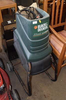 Lot 786 - A Black & Decker garden shredder