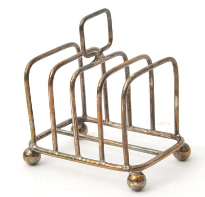 Lot 87 - An Edwardian silver toast rack featuring four...