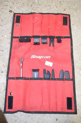 Lot 18 - A Snap-on eleven piece panel popper set