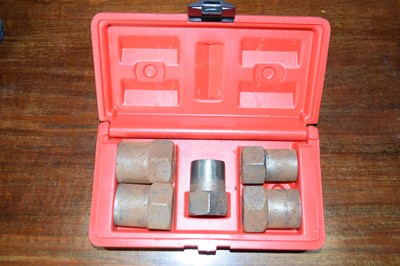 Lot 20 - A Snap-on bolt extractor set