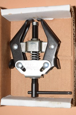 Lot 70 - A Blue Point battery terminal puller