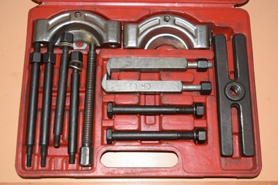 Lot 103 - A bearing splitter and gear puller