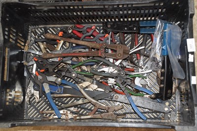 Lot 117 - Box containing various tools to include rivet...