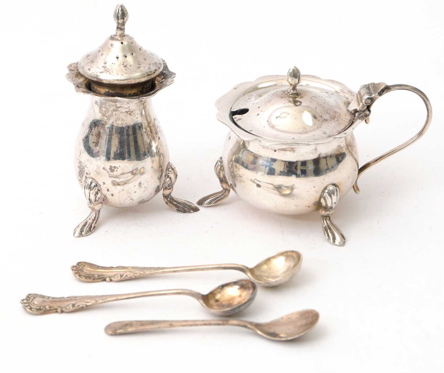 Lot 77 - Mixed Lot: A silver mustard and liner,...