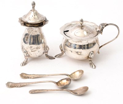 Lot 77 - Mixed Lot: A silver mustard and liner,...