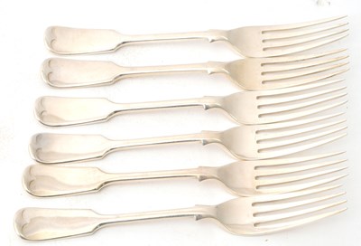 Lot 20 - A set of six George V silver fiddle pattern...