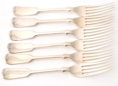 Lot 20 - A set of six George V silver fiddle pattern...