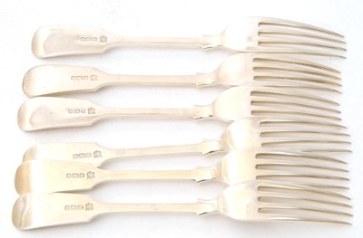 Lot 20 - A set of six George V silver fiddle pattern...