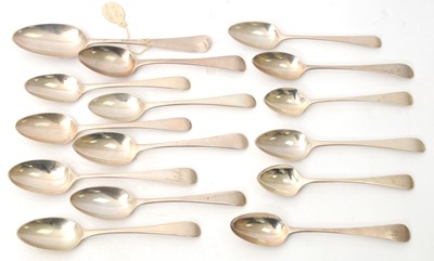 Lot 55 - Mixed Lot: Eleven Georgian silver teaspoons to...