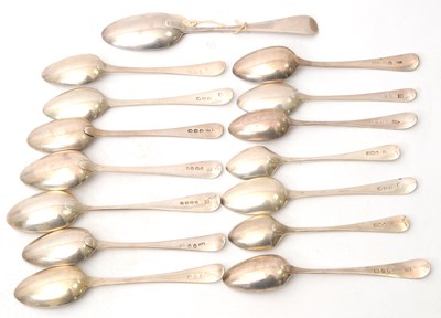 Lot 55 - Mixed Lot: Eleven Georgian silver teaspoons to...