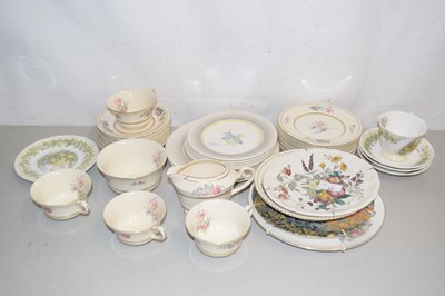 Lot 22 - Mixed Lot: Various ceramics to include Grays...