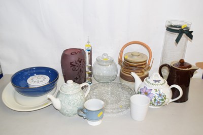 Lot 26 - Mixed Lot: Portmeirion teapot, various table...