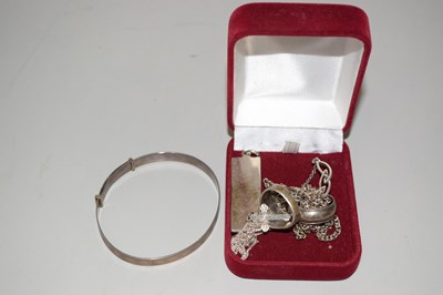 Lot 115 - Silver Ingot and Bracelet in ring box with...
