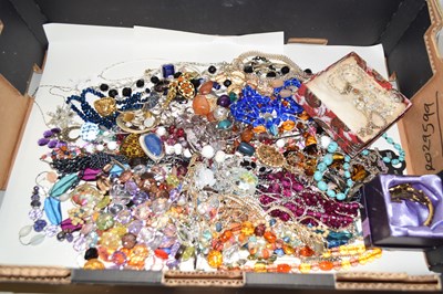 Lot 100 - Large box of costume jewellery