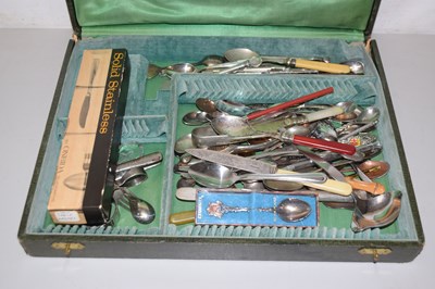 Lot 154 - A case of mixed cutlery