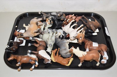 Lot 155 - A tray of mainly resin horse models