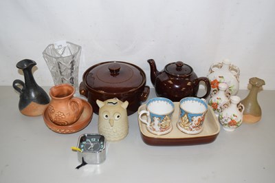 Lot 175 - Mixed Lot: Various vases, tea wares, Golden...
